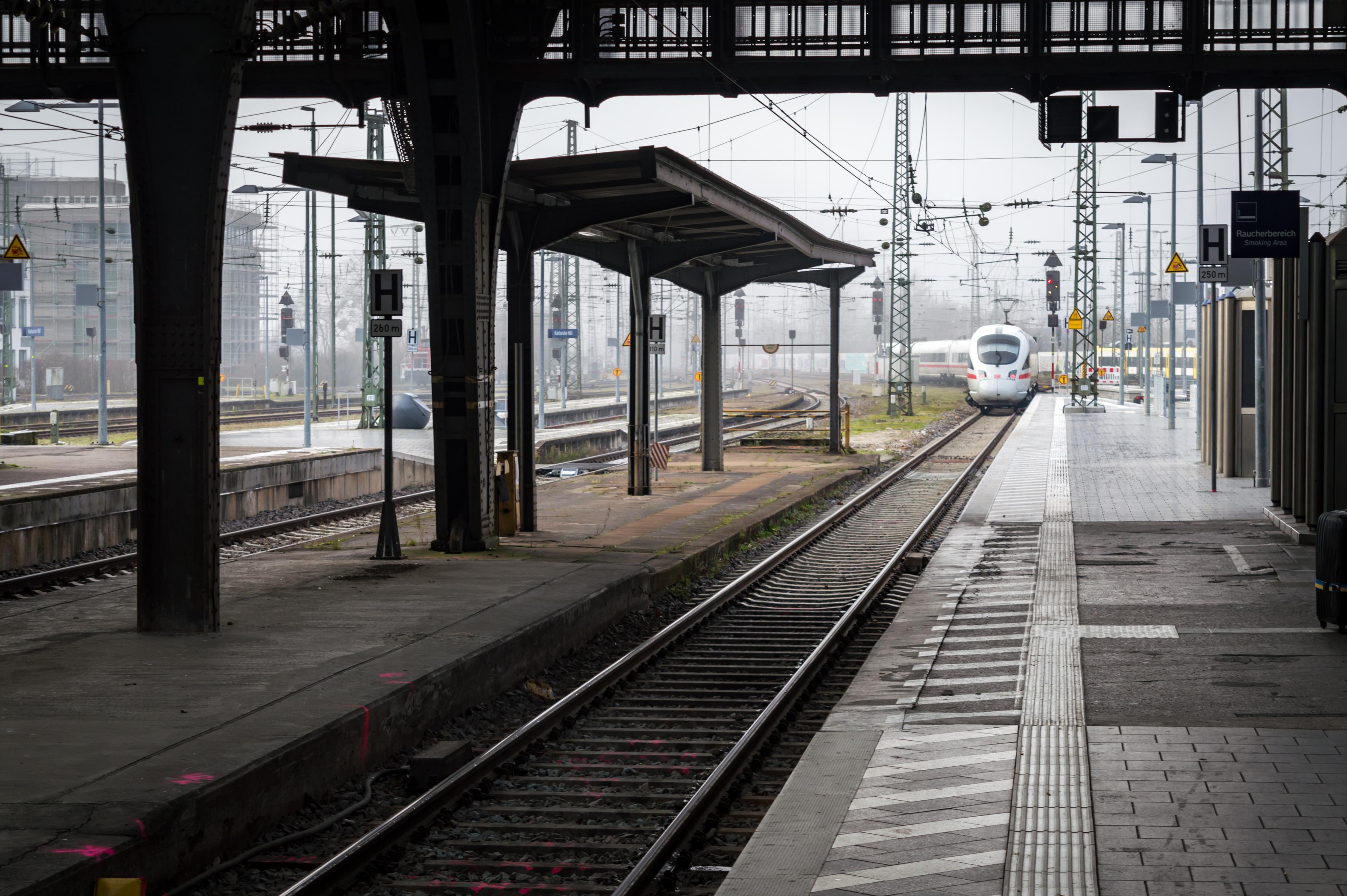 ICE (3?) departing from Karlsruhe Hbf